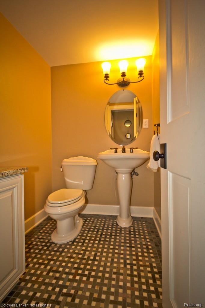 657 Half Moon Road Bloomfield Hills, MI 48301 - Photo 15 of 42 IMG_7251.jpg