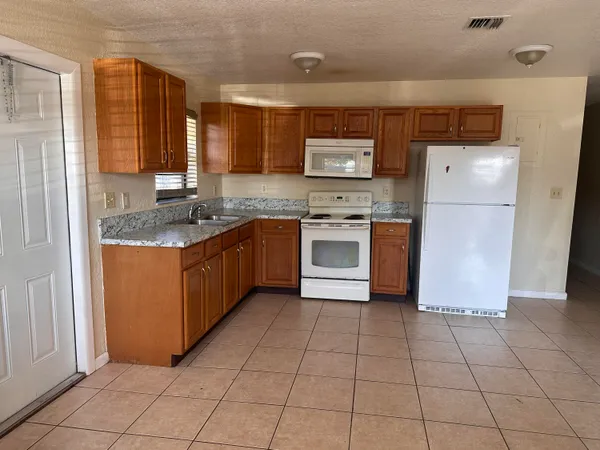 $2,850 | 50 Northwest 8th Avenue, Unit 12, Dania Beach, FL 33004
