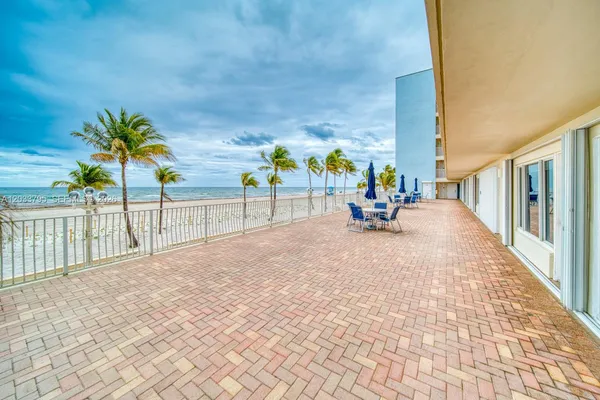 $385,000 | 300 Oregon Street, Unit 507, Hollywood, FL 33019
