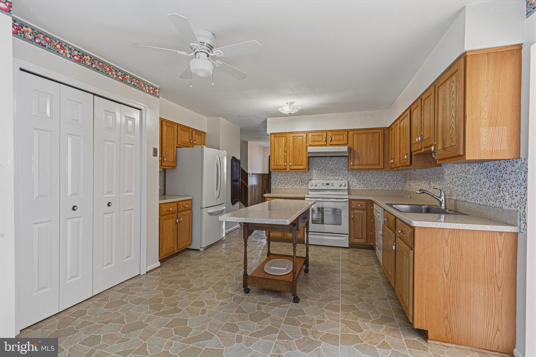 7207 Neaptide Lane Burke, VA 22015 - Photo 4 of 48