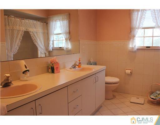 370 Rahway Road Edison, NJ 08820 - Photo 17 of 24 Gallery Image 17