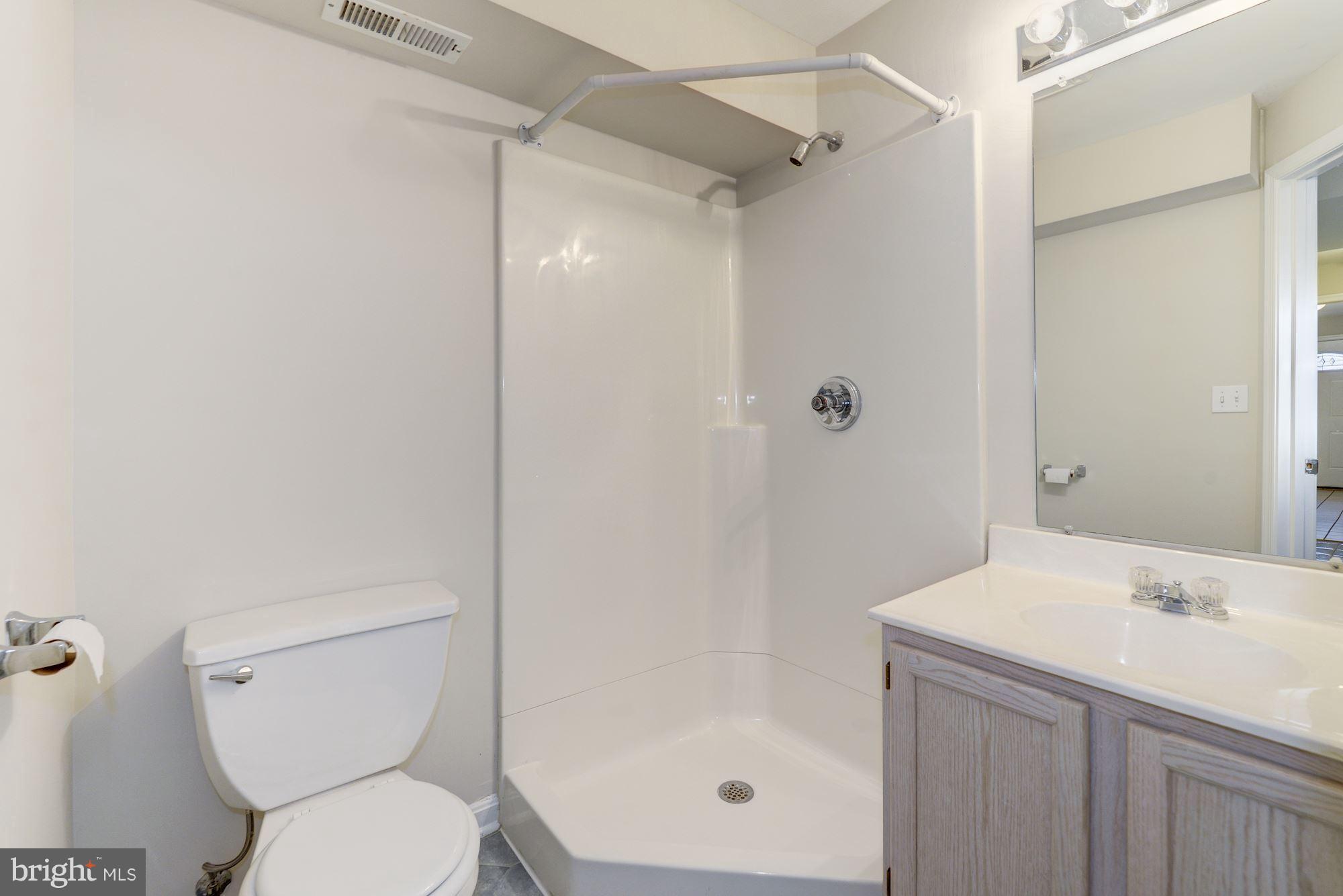 2789 24th Road South Arlington, VA 22206 - Photo 12 of 13 Full Bath on Main Level