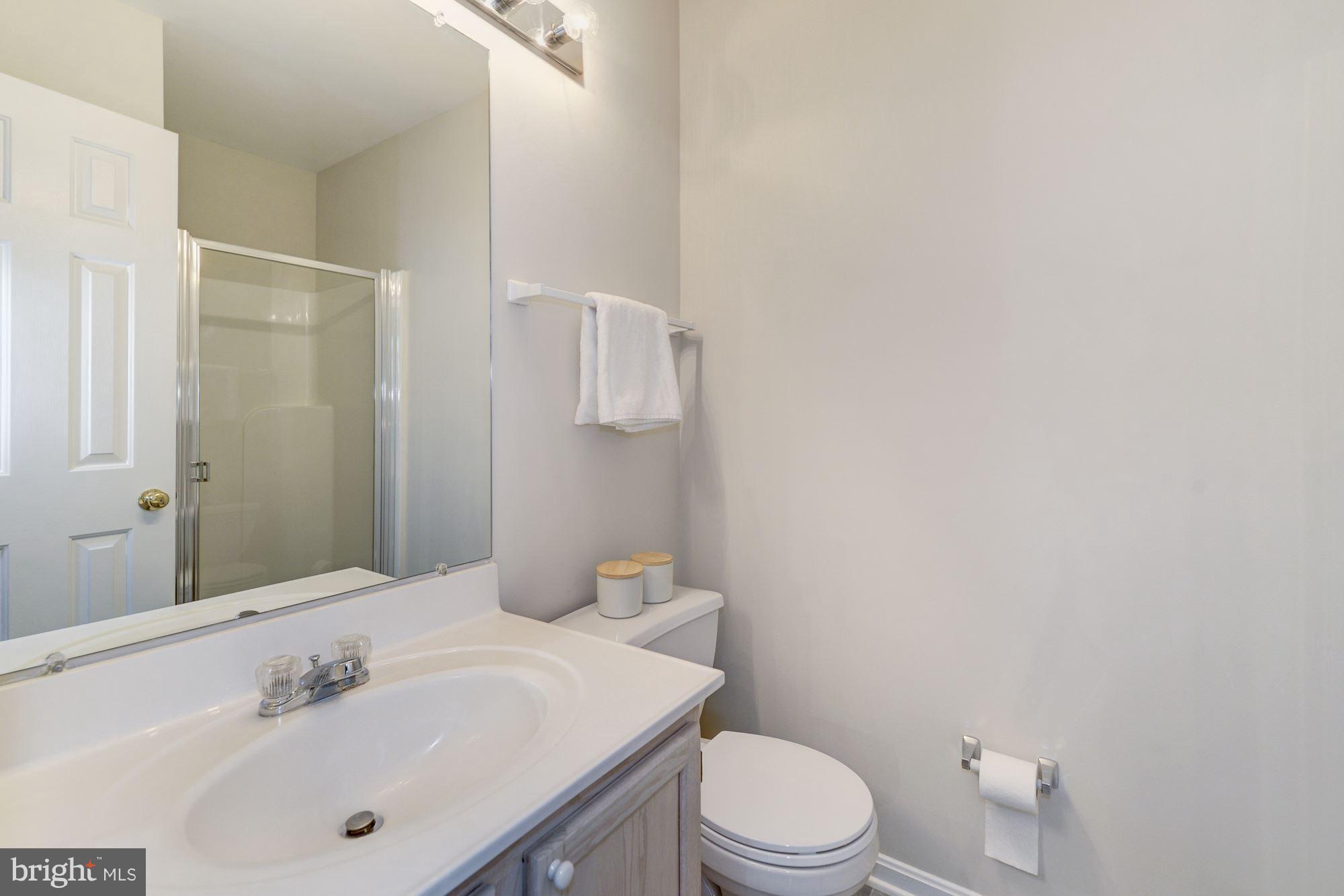 2789 24th Road South Arlington, VA 22206 - Photo 10 of 13 En Suite Full Bath in Second Bedroom