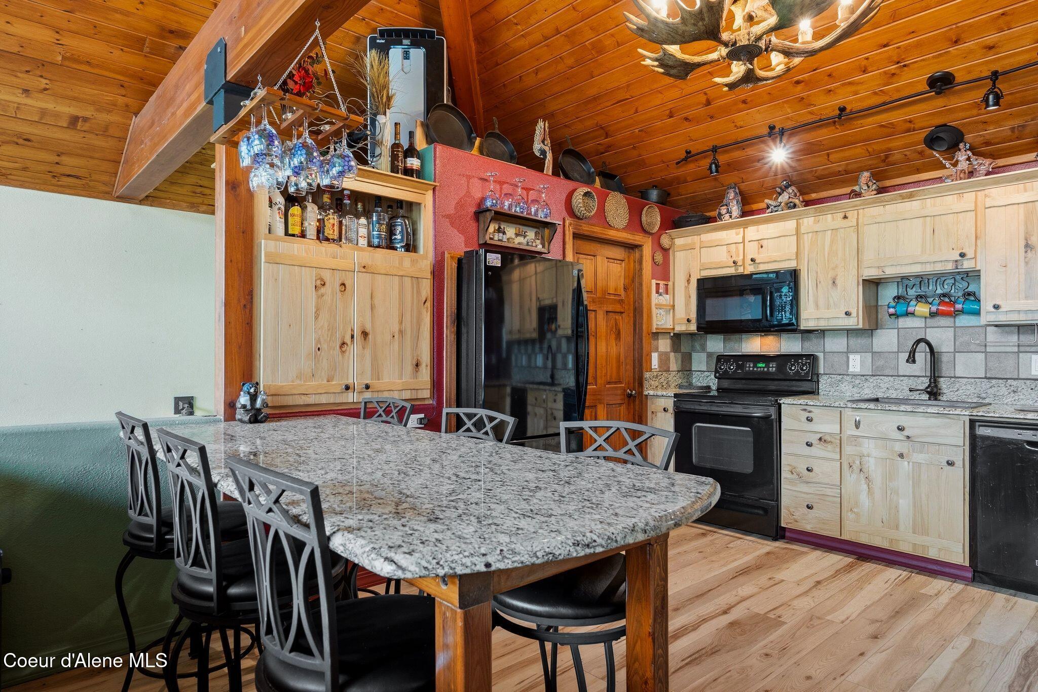 36 Gosling Point Priest River, ID 83856 - Photo 17 of 71 Eat-in kitchen