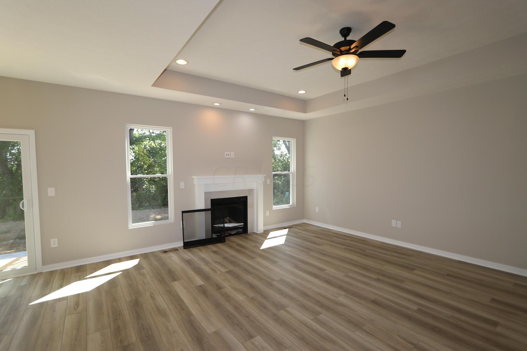 52 Chambers Bay Road Commercial Point, OH 43116 - Photo 6 of 16 Living Room