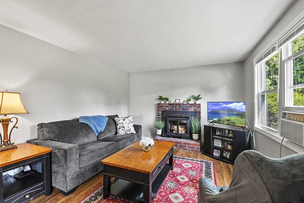 39 Bay Path Road Spencer, MA 01562 - Photo 3 of 29 Gallery Image 3