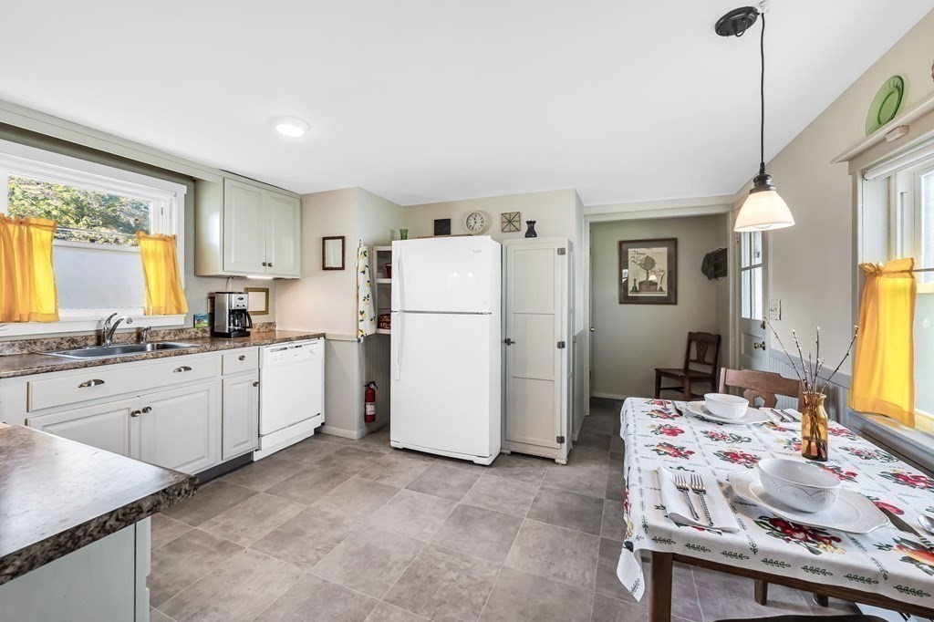 80 Meadow Road Longmeadow, MA 01106 - Photo 6 of 31