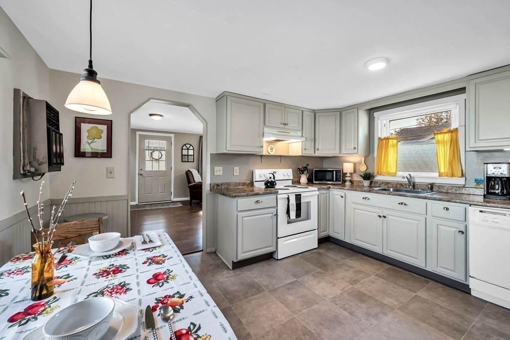 80 Meadow Road Longmeadow, MA 01106 - Photo 7 of 31