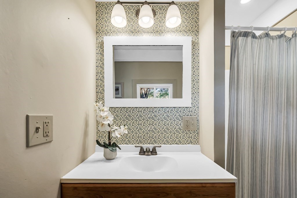 80 Meadow Road Longmeadow, MA 01106 - Photo 9 of 31