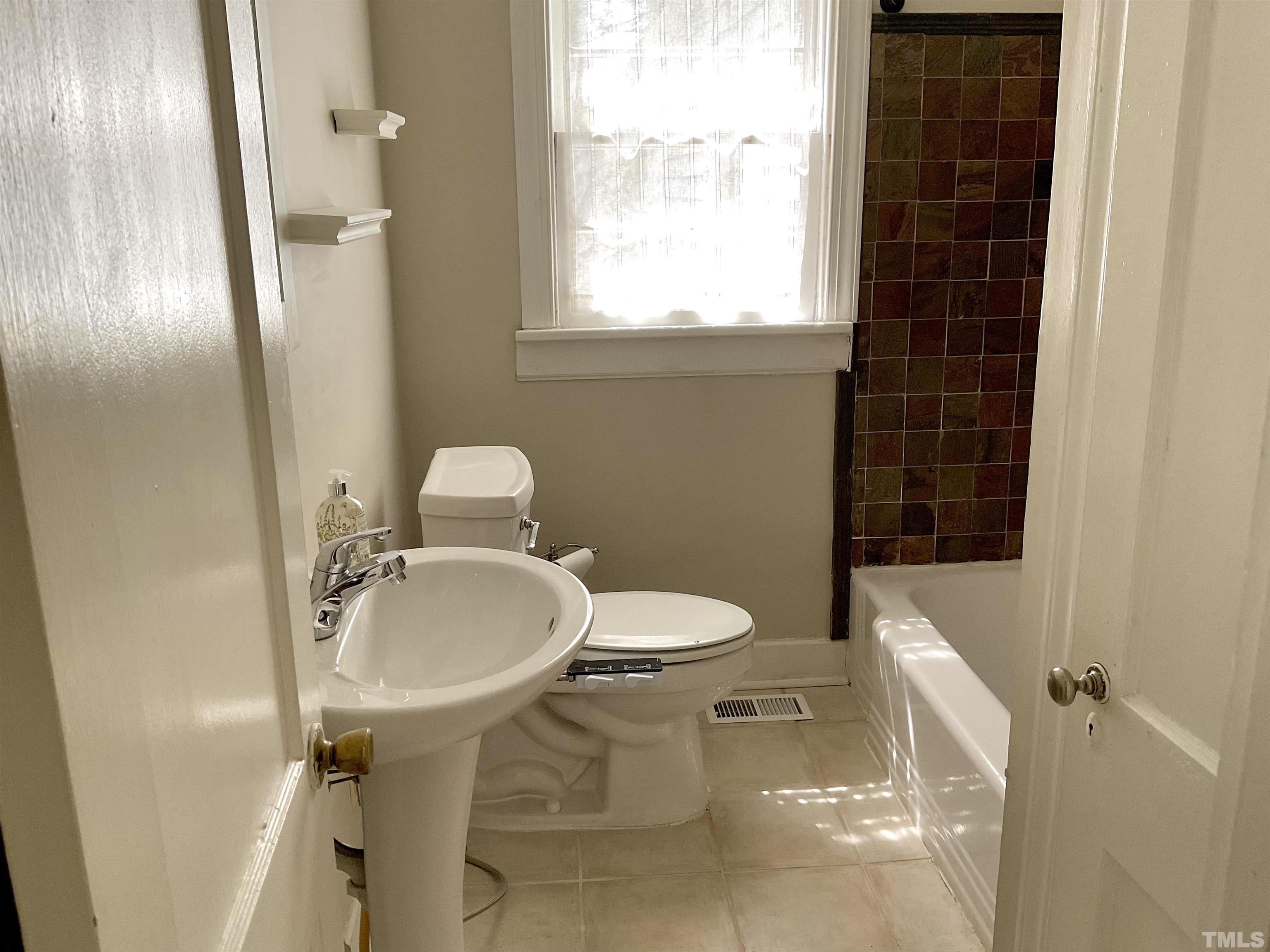 308 Glascock Street Raleigh, NC 27604 - Photo 5 of 18