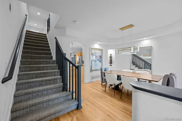 a view of entryway and kitchen
