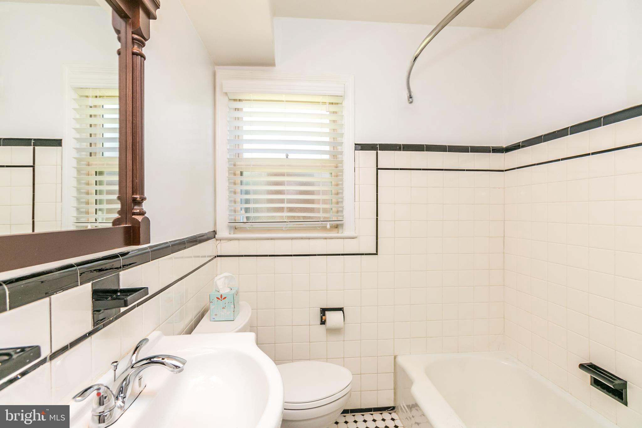 10000 Renfrew Road Silver Spring, MD 20901 - Photo 17 of 33 First floor full bathroom