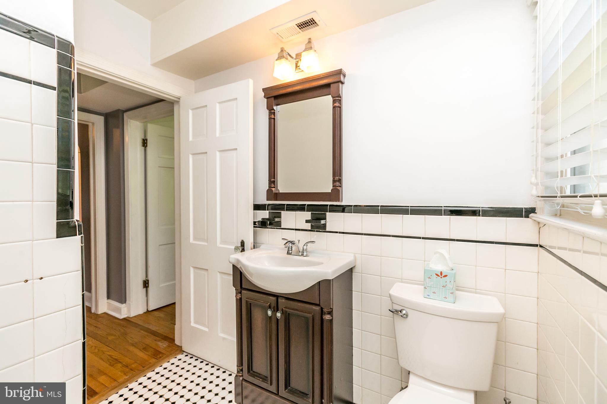 10000 Renfrew Road Silver Spring, MD 20901 - Photo 18 of 33 First floor full bathroom