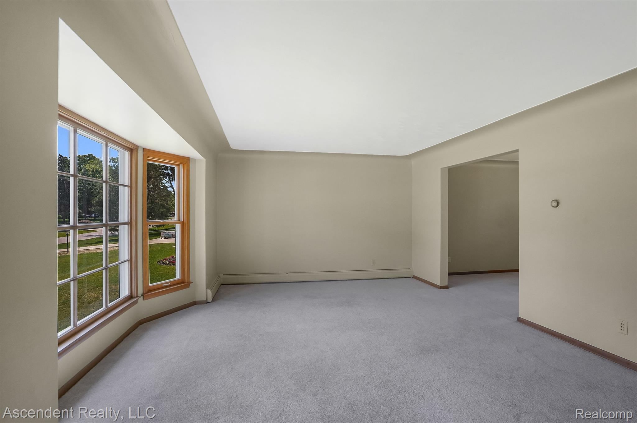 724 Wilwood Road Rochester, MI 48309 - Photo 3 of 26 Living room view 1
