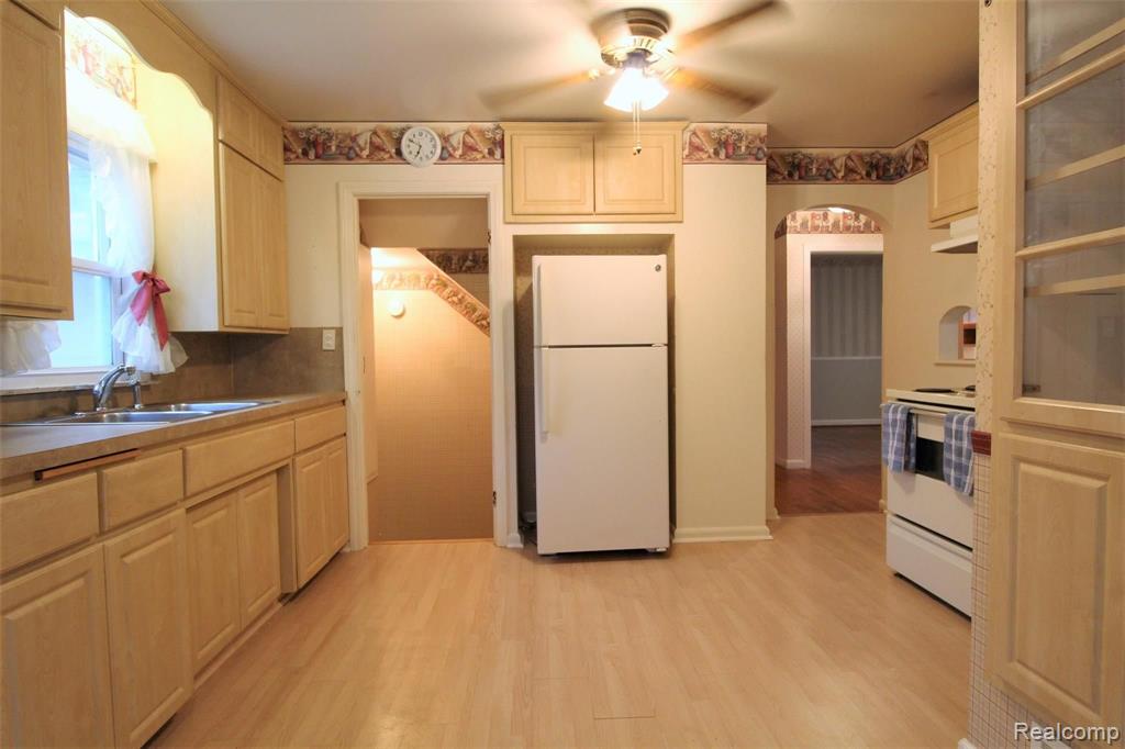 311 Davis Lake Road Lapeer, MI 48446 - Photo 5 of 38