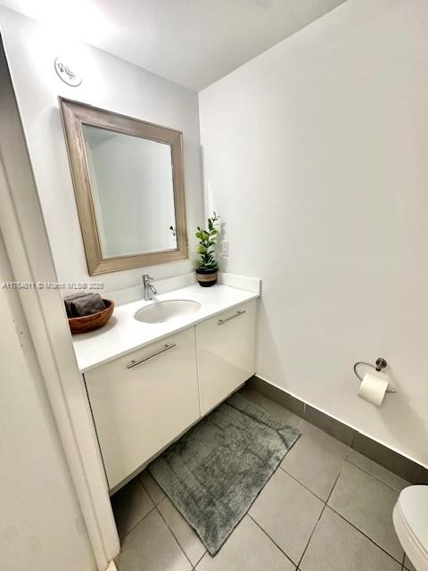 92 Southwest 3rd Street, Unit 1410 Miami, FL 33130 - Photo 17 of 40 a bathroom with a sink a toilet and mirror