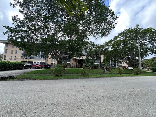 $1,400 | 4848 Northwest 24th Court, Unit 412, Lauderdale Lakes, FL 33313