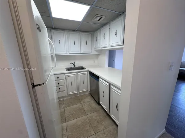 $1,400 | 4848 Northwest 24th Court, Unit 412, Lauderdale Lakes, FL 33313