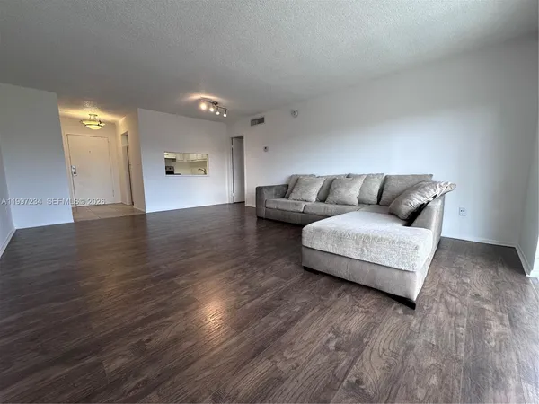 $1,400 | 4848 Northwest 24th Court, Unit 412, Lauderdale Lakes, FL 33313