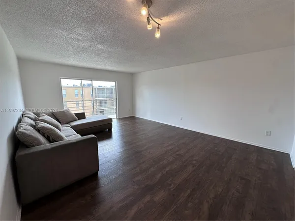 $1,400 | 4848 Northwest 24th Court, Unit 412, Lauderdale Lakes, FL 33313