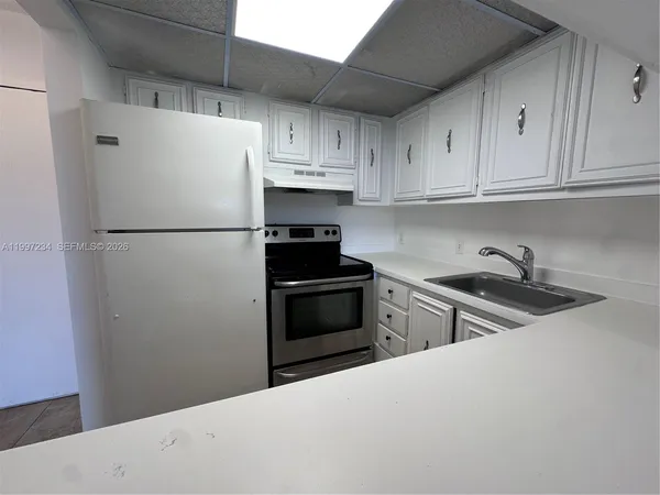 $1,400 | 4848 Northwest 24th Court, Unit 412, Lauderdale Lakes, FL 33313