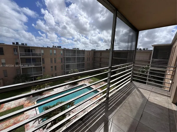 $1,400 | 4848 Northwest 24th Court, Unit 412, Lauderdale Lakes, FL 33313