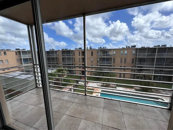 $1,400 | 4848 Northwest 24th Court, Unit 412, Lauderdale Lakes, FL 33313