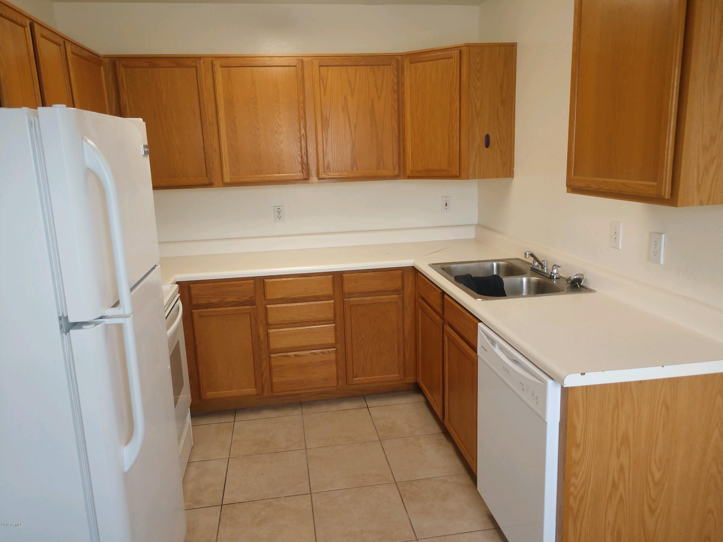 2692 South Yavapai Road, Unit 3 Apache Junction, AZ 85119 - Photo 6 of 7 Kitchen