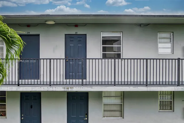 $1,700 | 4300 Southwest 67th Avenue, Unit 35, Miami, FL 33155