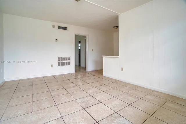 $1,700 | 4300 Southwest 67th Avenue, Unit 35, Miami, FL 33155