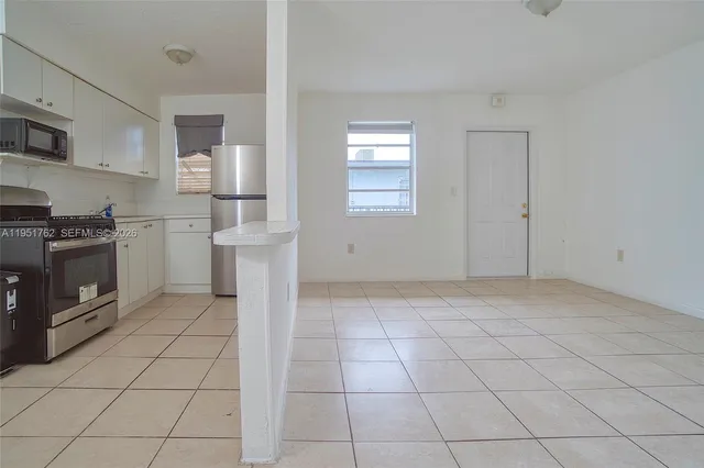 $1,700 | 4300 Southwest 67th Avenue, Unit 35, Miami, FL 33155