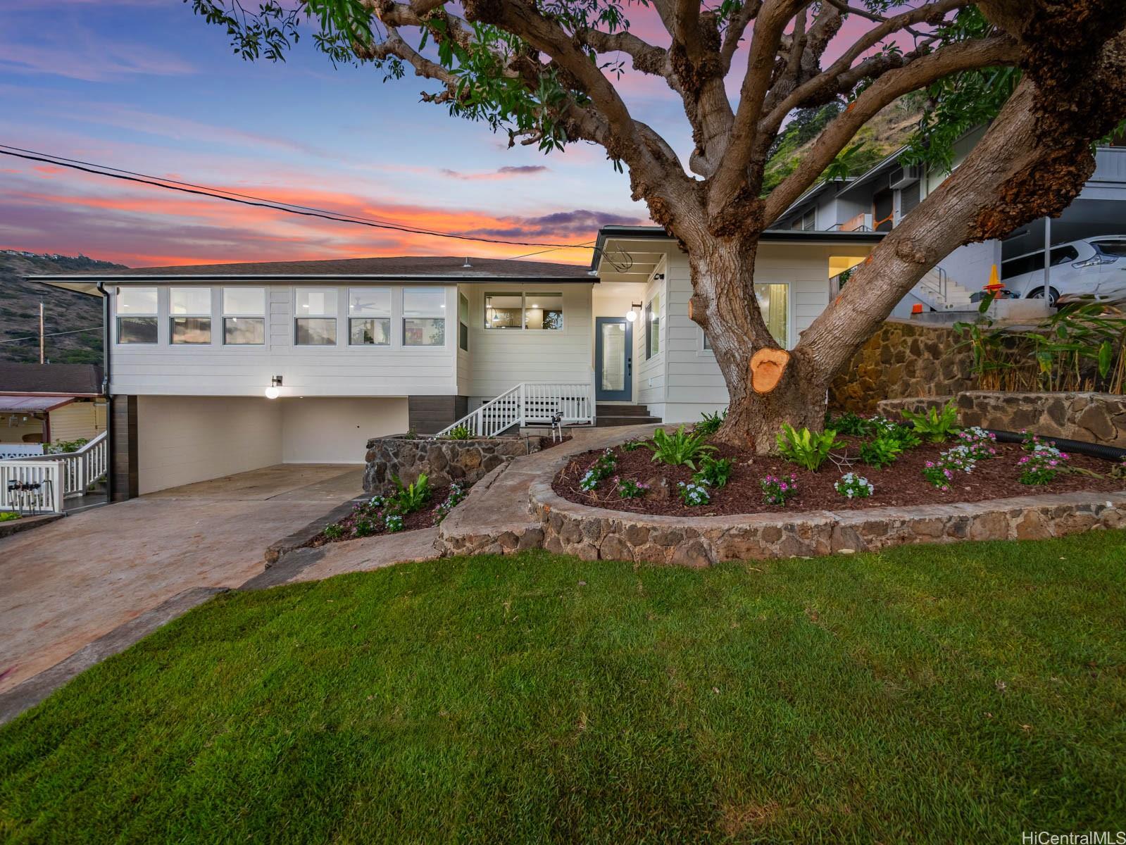 1843 A 10th Avenue Honolulu, HI 96816 - Photo 22 of 22 a front view of a house with a yard and garage