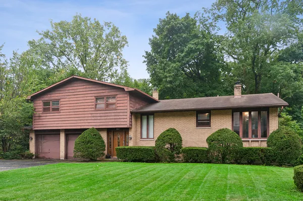 $335,000 | 211 Sheridan Court East, Waukegan, IL 60085