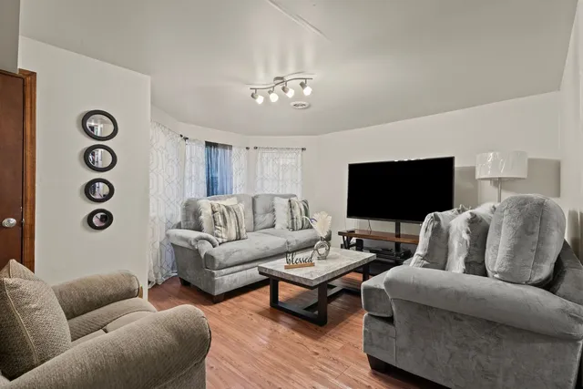 $1,095,000 | 6037 South Champlain Avenue, Chicago, IL 60637