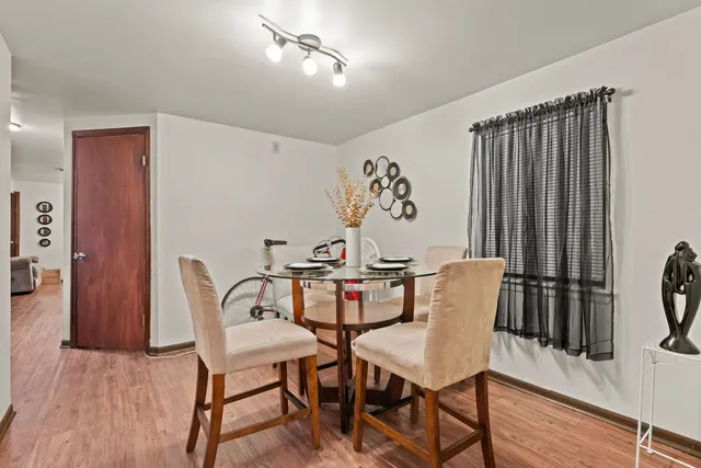 $1,095,000 | 6037 South Champlain Avenue, Chicago, IL 60637