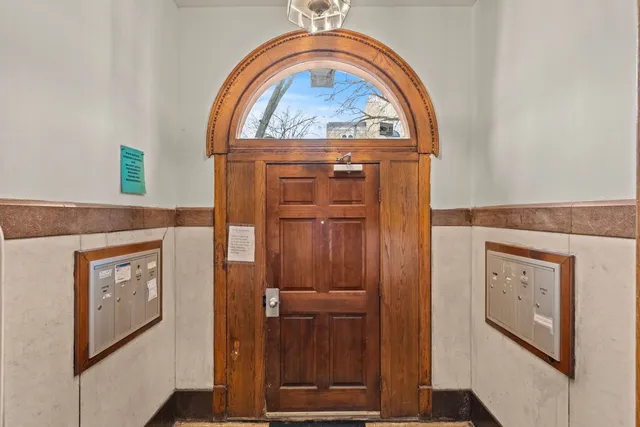 $1,095,000 | 6037 South Champlain Avenue, Chicago, IL 60637