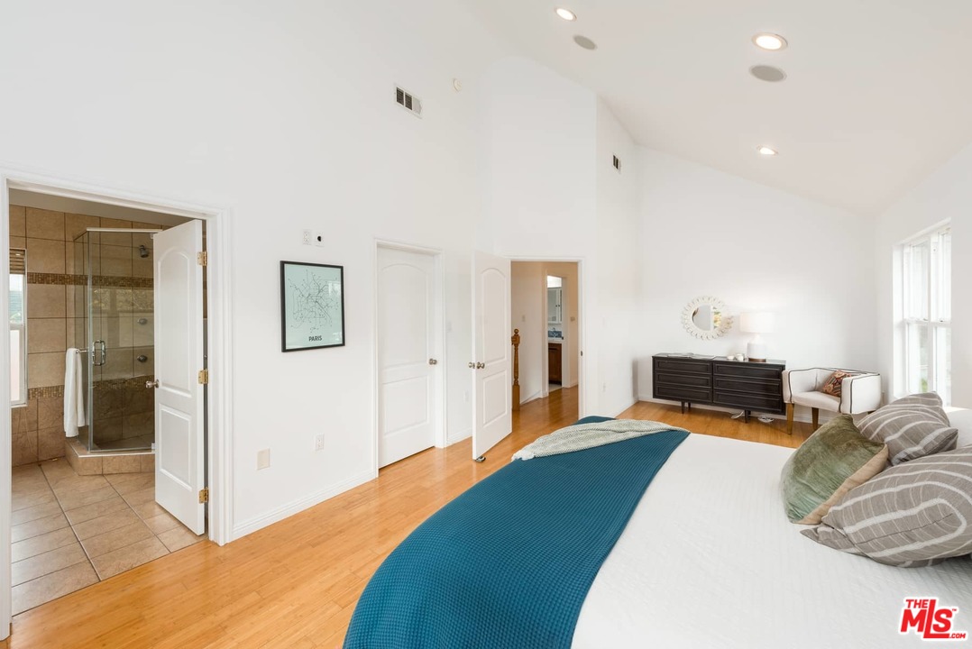 3421 Ferncroft Road Los Angeles, CA 90039 - Photo 17 of 35 a bedroom with a bed and a couch