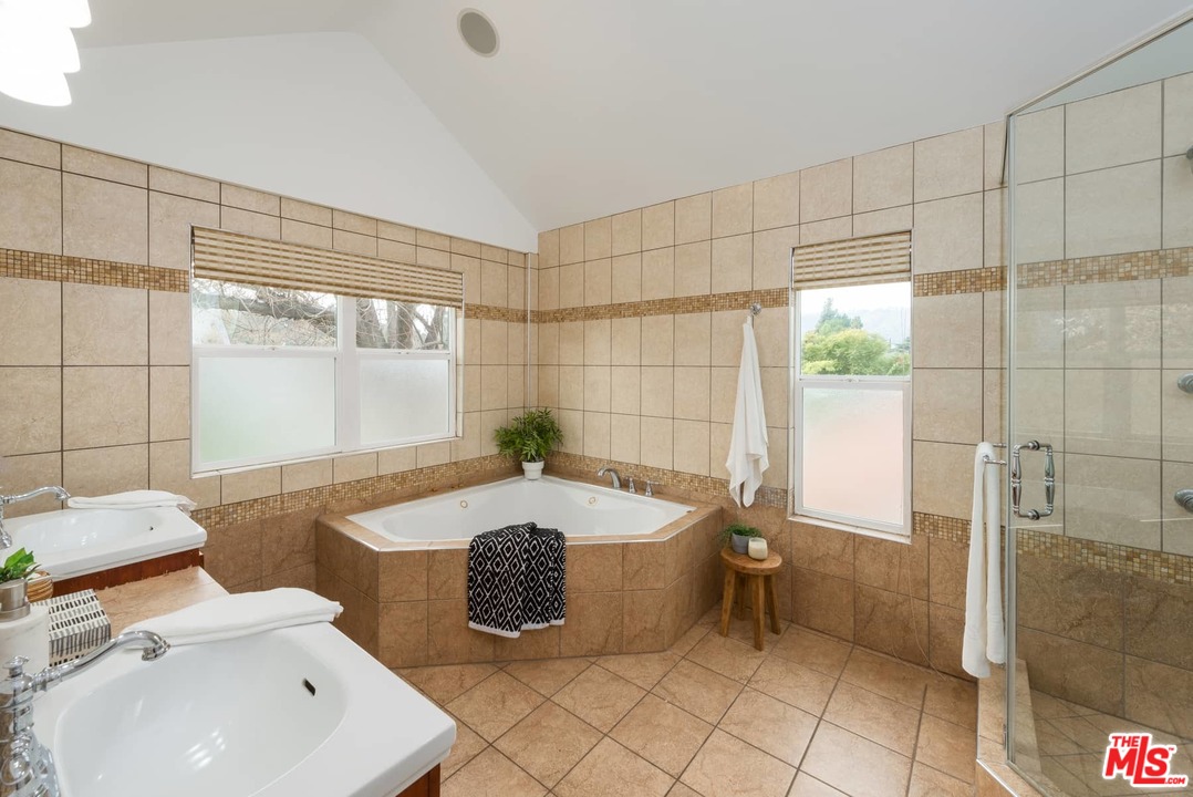 3421 Ferncroft Road Los Angeles, CA 90039 - Photo 18 of 35 a bathroom with a sink and a bathtub