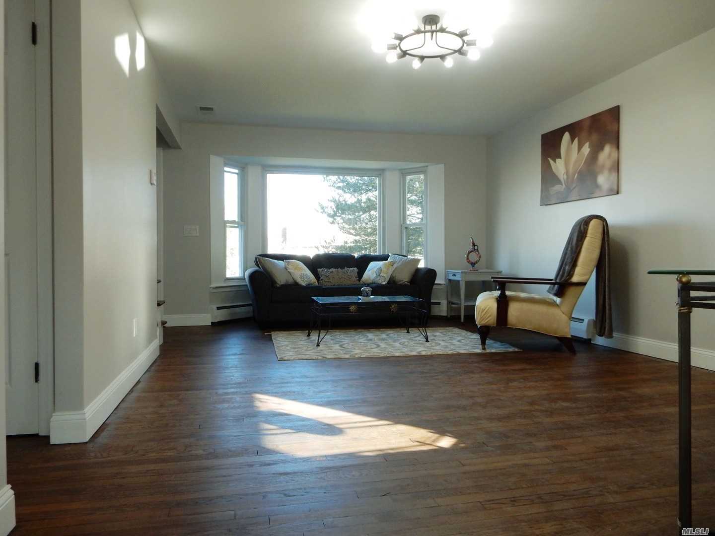 8 Roxbury Drive Commack, NY 11725 - Photo 3 of 20 Gallery Image 3