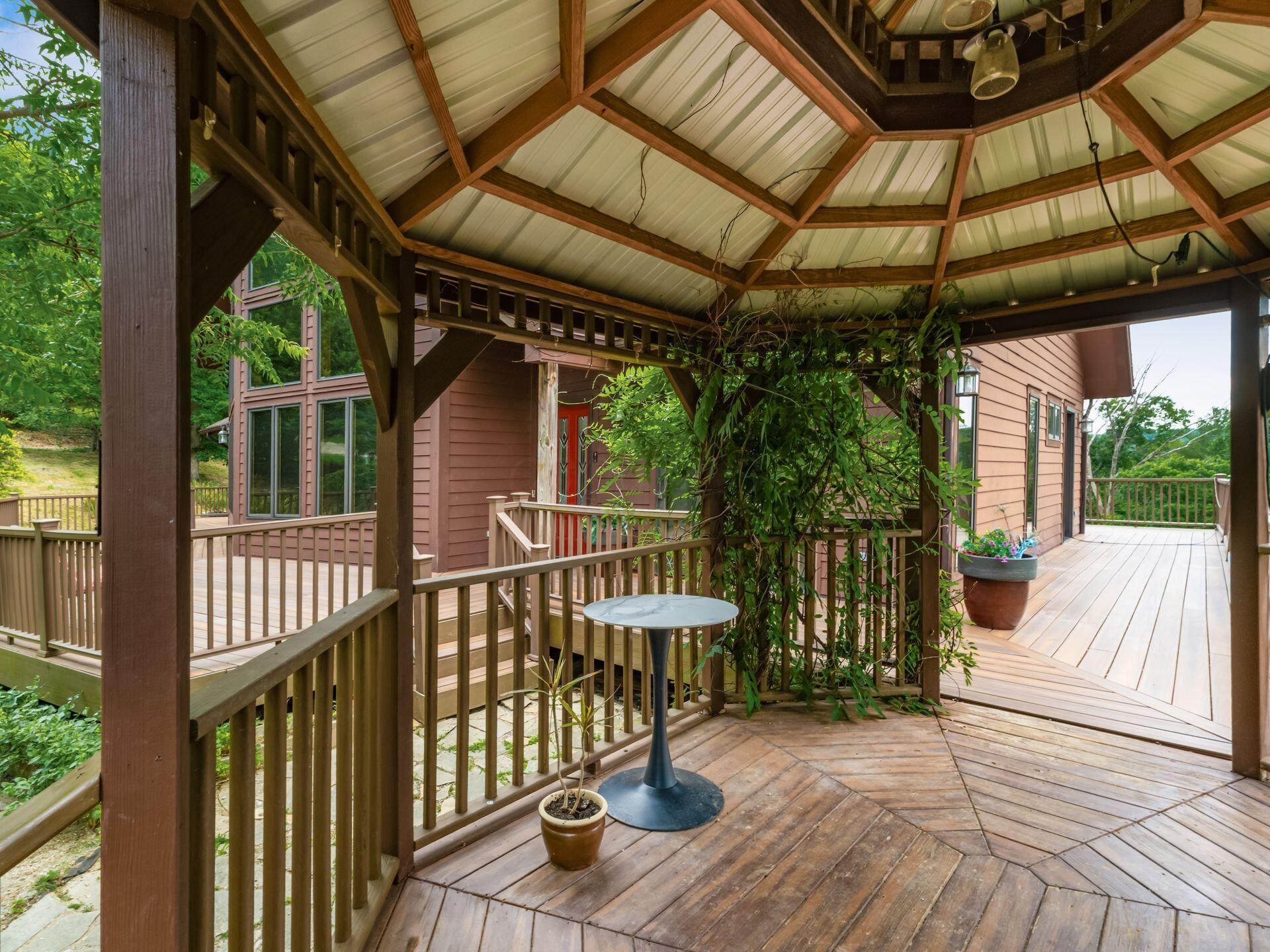 422 Debord Road Waverly, OH 45690 - Photo 6 of 57 Gazebo