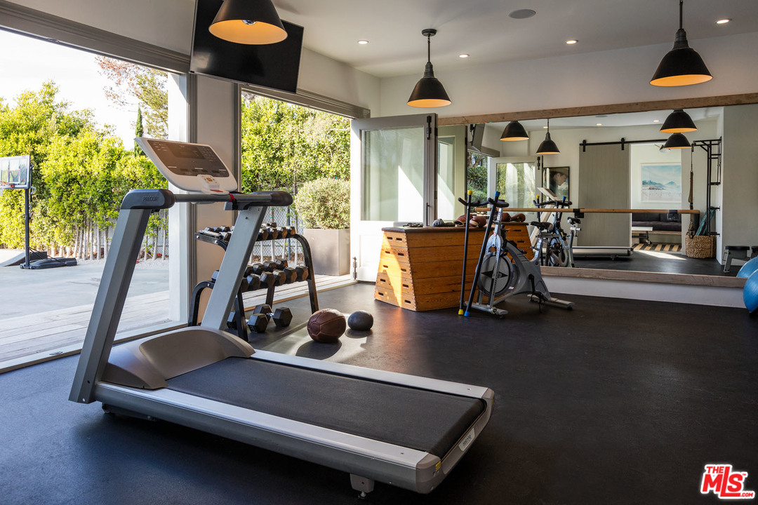 29075 Grayfox Street Malibu, CA 90265 - Photo 25 of 29