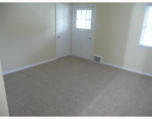 310 Vanadium Road Pittsburgh, PA 15243 - Photo 5 of 15 Living Room.