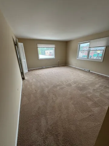 $1,995 | 17 East Park Street, Unit 1, Mundelein, IL 60060