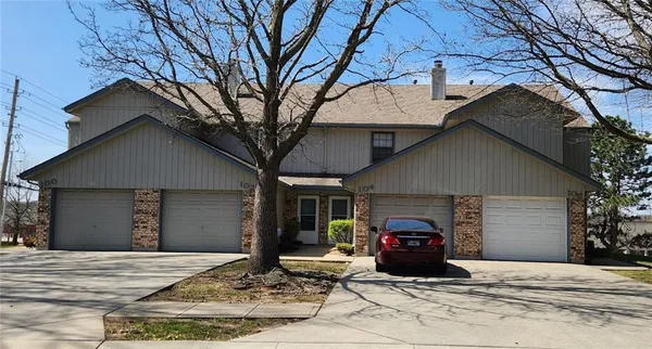 $575,000 | 100-106 Northeast Greystone Drive, Lee's Summit, MO 64086