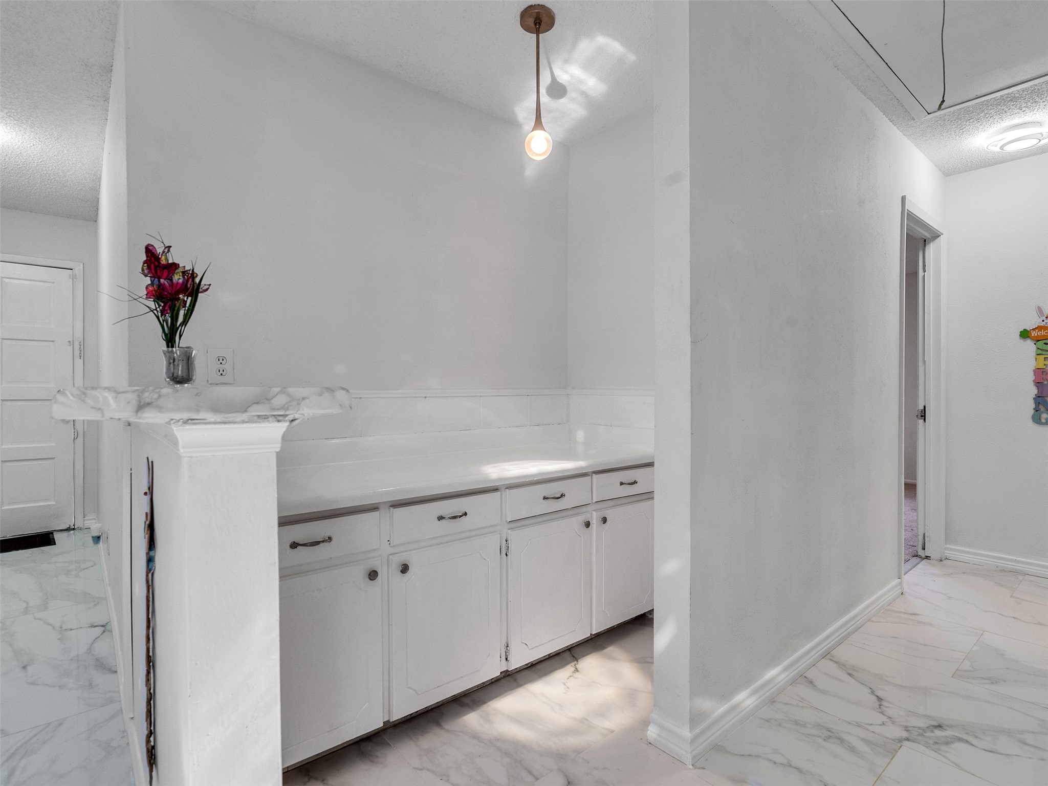 5602 Rivergate Drive Spring, TX 77373 - Photo 3 of 20 Bar area located between entrance and living room