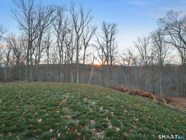 $1,100,000 | 7 Jet Brook Road, Newtown, CT 06470