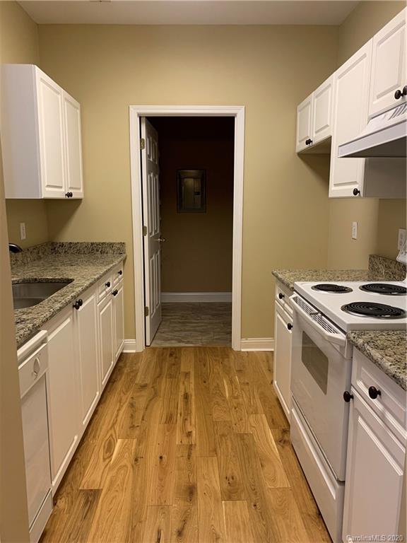 5730 Closeburn Road, Unit I Charlotte, NC 28210 - Photo 5 of 12 Gallery Image 5