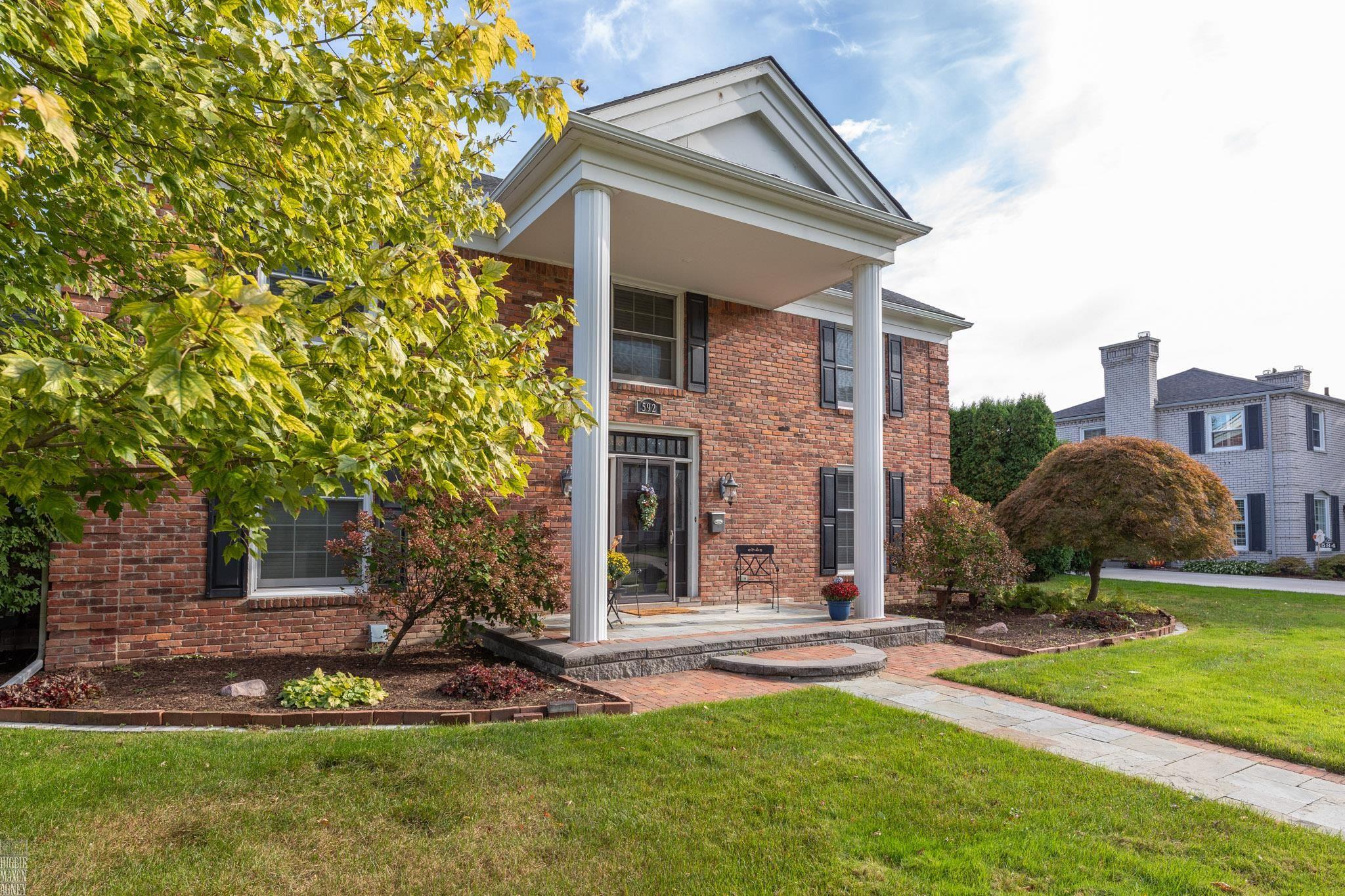 592 Thorntree Road Grosse Pointe Woods, MI 48236 - Photo 3 of 53