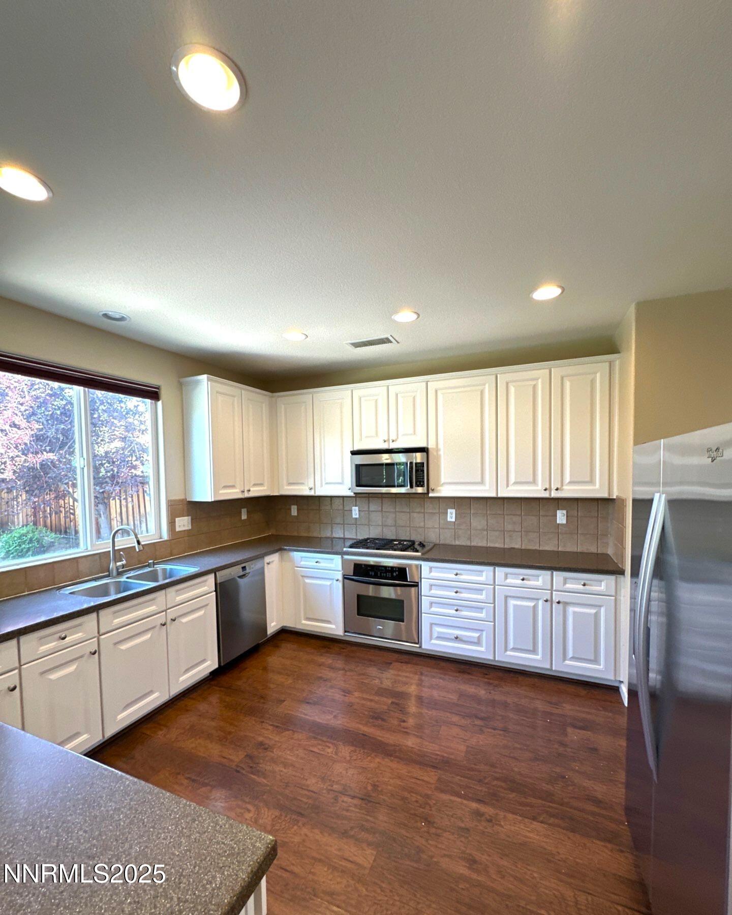 545 Terracina Way Reno, NV 89521 - Photo 4 of 26 down-net_http20250905-116-l2342s