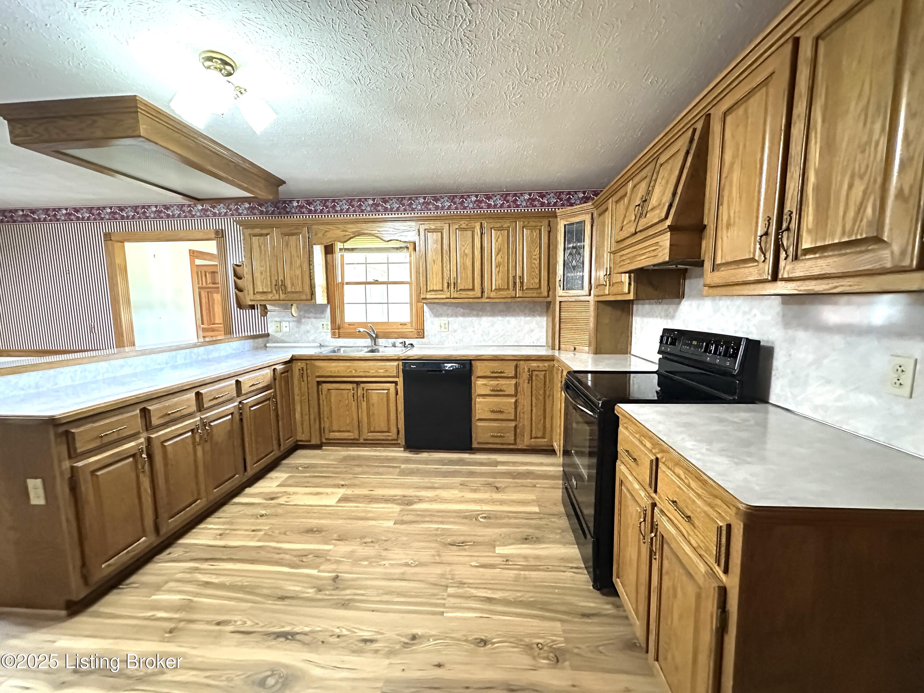 4953 Springfield Road Bardstown, KY 40004 - Photo 8 of 21 IMG_6854
